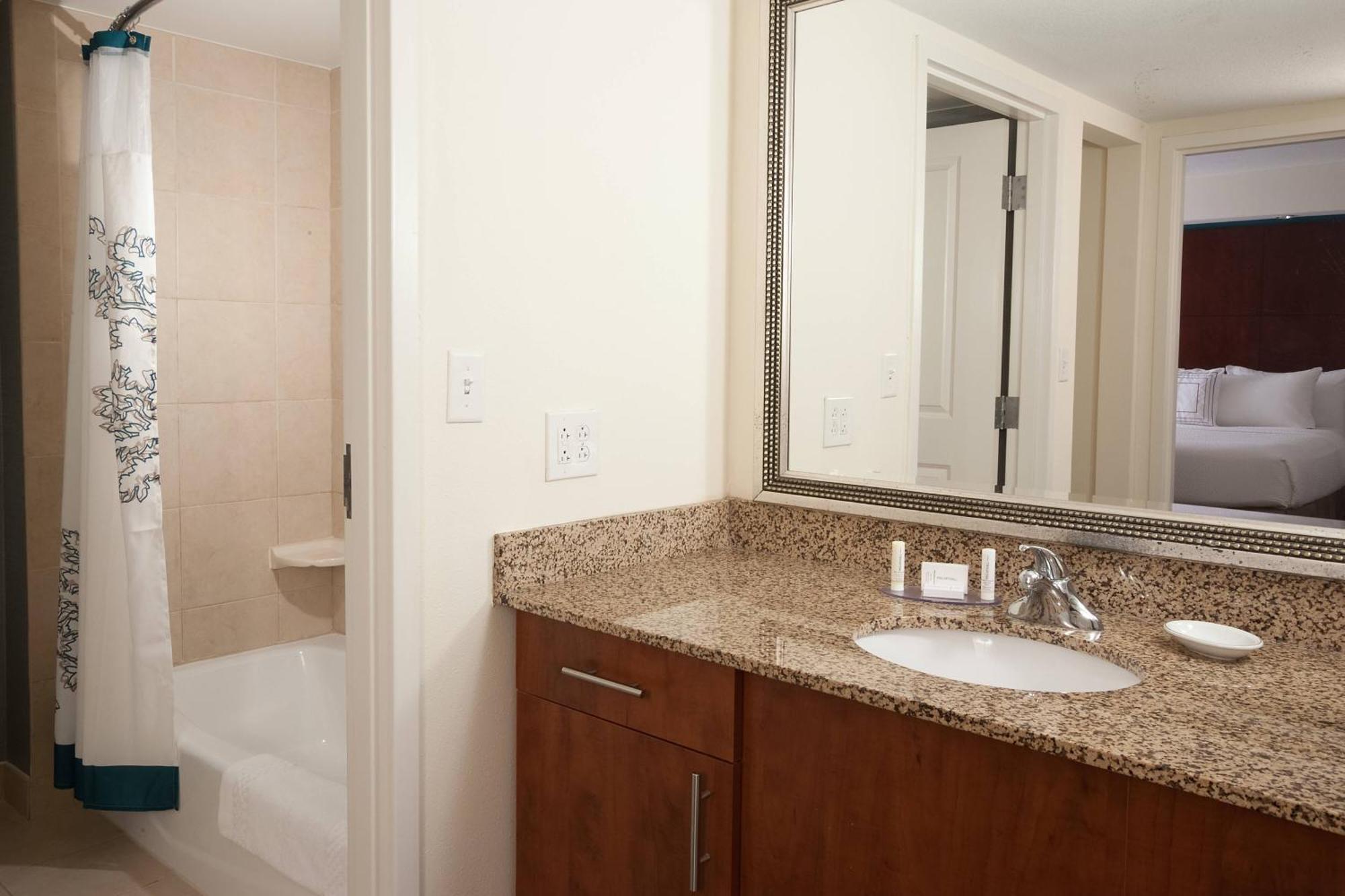 Residence Inn Fort Myers Sanibel Truckland Exterior foto